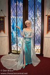 Elsa (Inside Character Close-Up)
